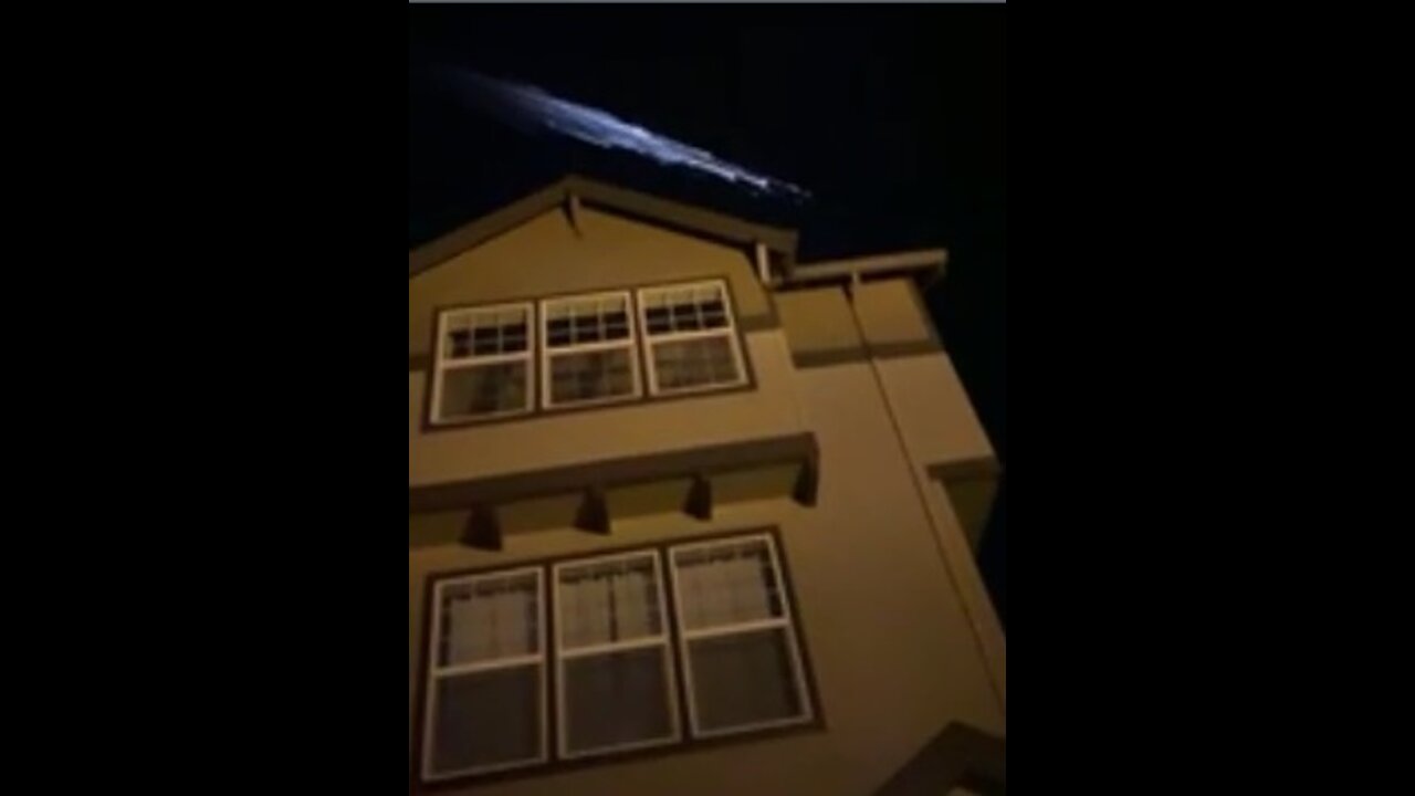 Blazing Rocket Debris Fall Through the Night Sky in Oregon