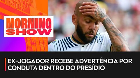Daniel Alves é repreendido por “batucar” em sua cela na cadeia
