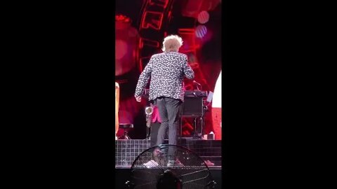 ROD STEWART LIVE Some Guys Have All The Luck 8 30 22 filmed from 2nd row !