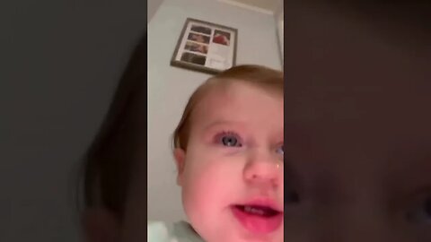 “Did you take my phone?” “No..” 🤣🥰😂 Follow @motomotomastenbroek 🙏❤️ #love #cute #funny #family #happ