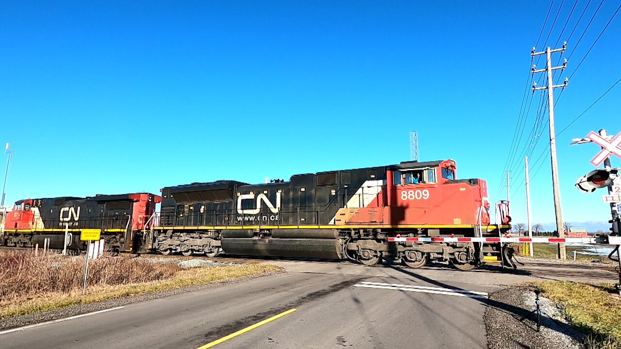 CN 8809 & CN 2714 Locomotives Manifest Train Eastbound In Ontario