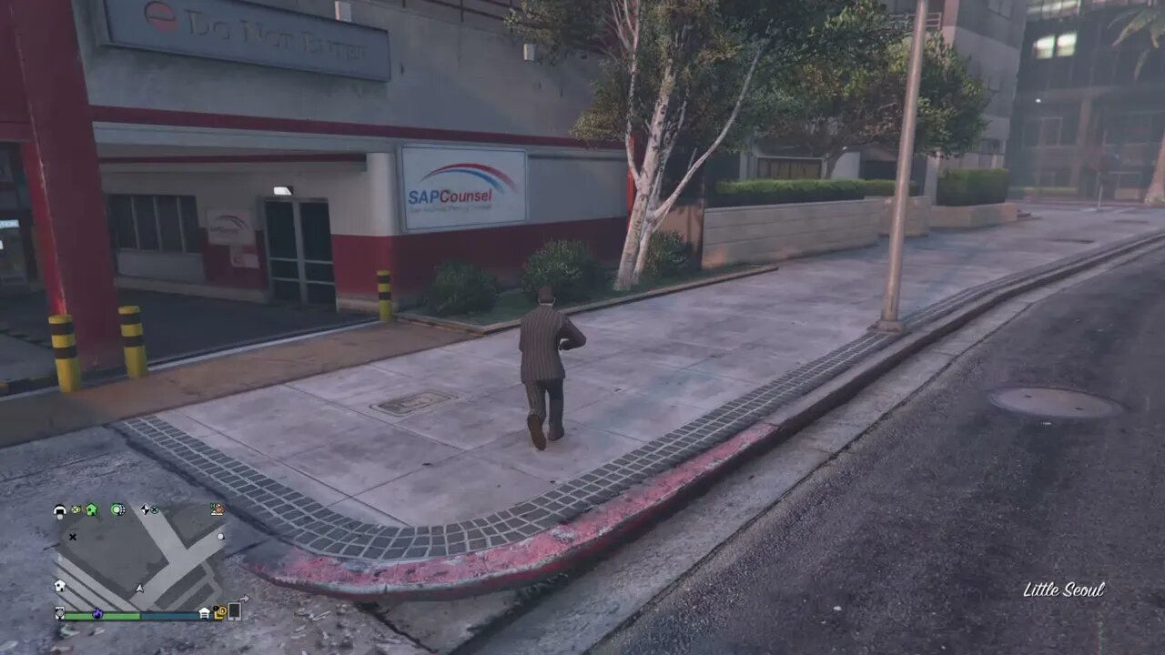 Grand Theft Auto Online|Michael and Bobo vs a Fartknocker Player