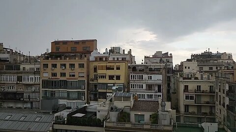 #Paseando▫️Lluvia Tropical 📌 Rambla de Catalunya 🌍 #Barcelona 🇪🇸