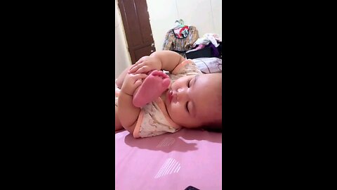 cute baby eating leg finger 😆🥰