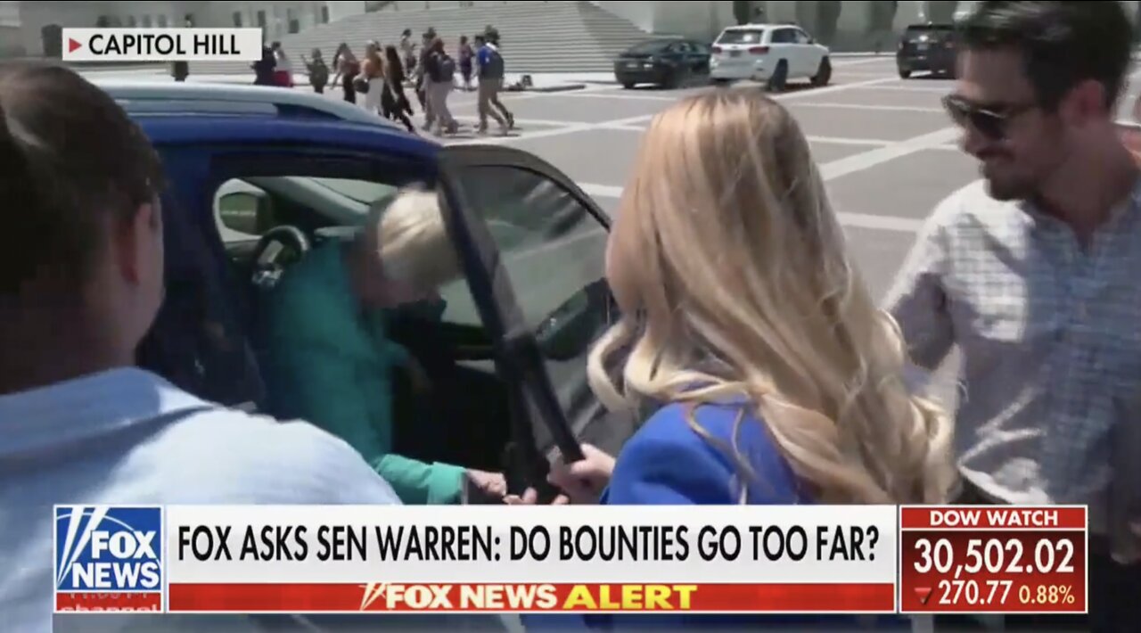 Elizabeth Warren Ducks Into Vehicle To Avoid Question About SCOTUS ‘Bounties’