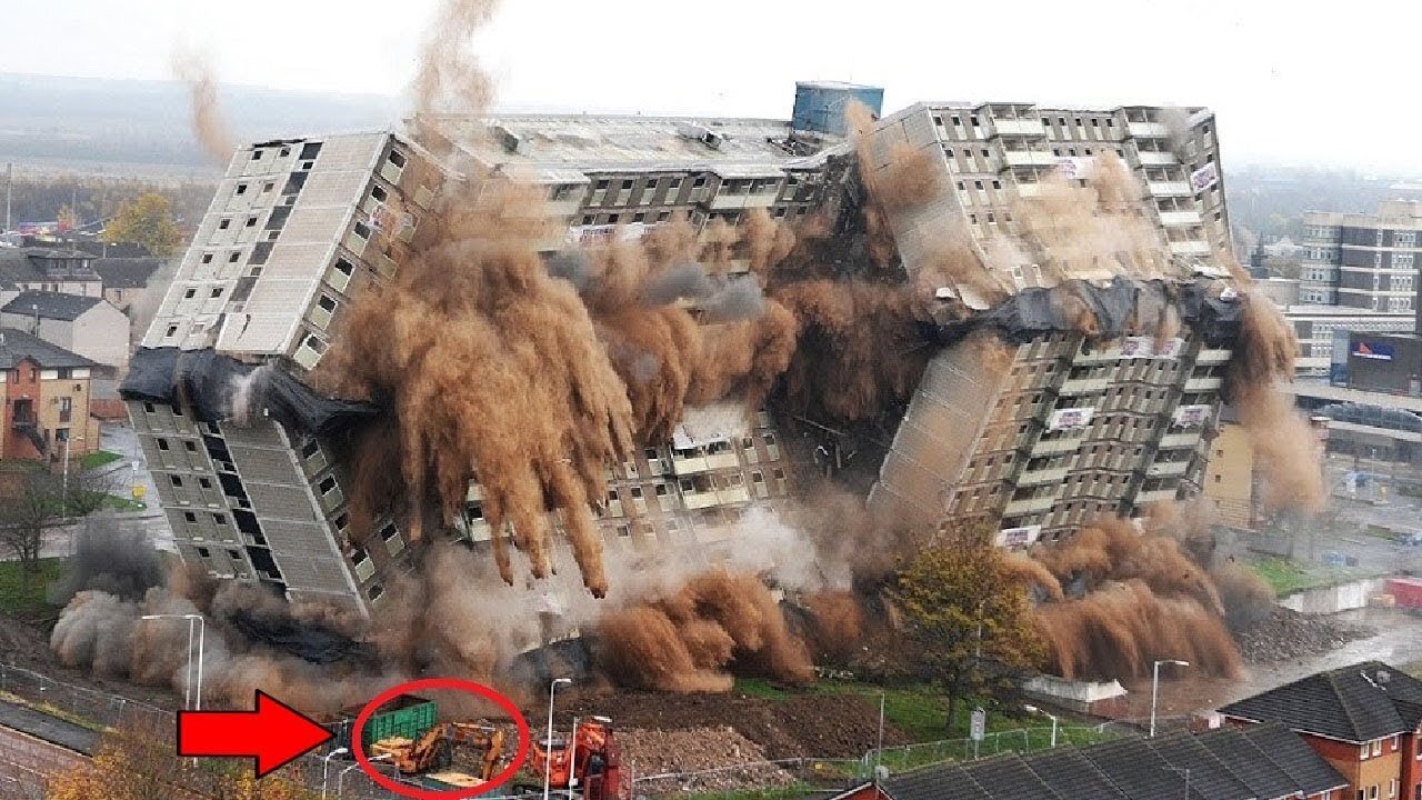 Amazing Dangerous Fastest Building Demolition Skill, Excavator Heavy Equipment Machines Working