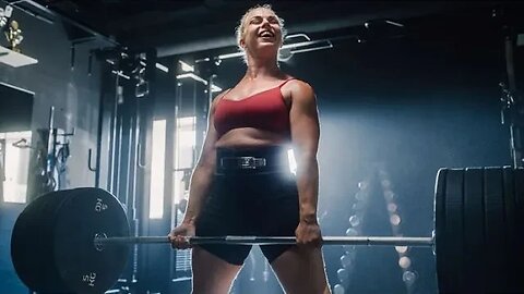 Transgender Powerlifter Breaks National Records by 400LBS and Criticizes Female Competitors