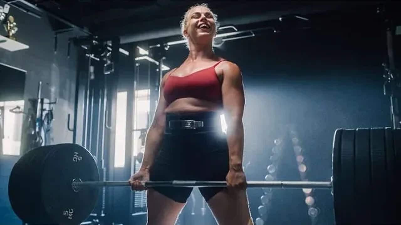 Transgender Powerlifter Breaks National Records by 400LBS and Criticizes Female Competitors