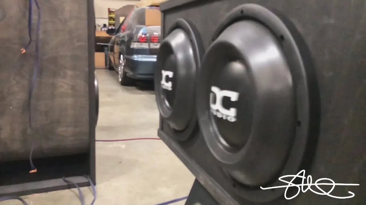 Extreme woofer excursion 🔊 2 10" DC Audio Subs pushed to the limit Super Slow-Mo flex 10HZ