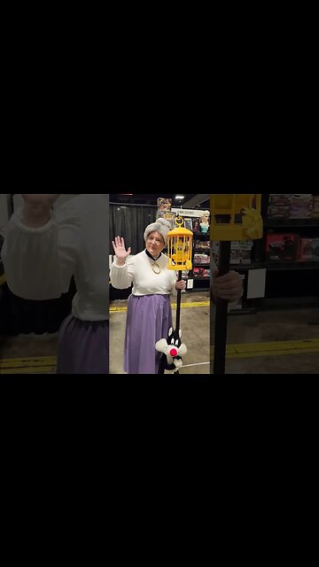 Tweety Bird, Grandma and Sylvester | Looney Tunes