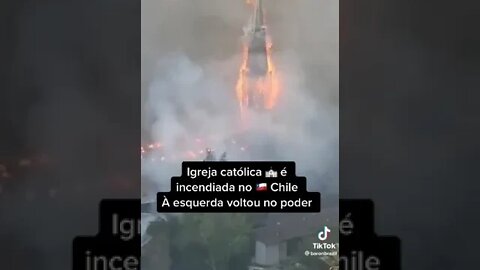 No Chile esquerda incendeia igrejas católicas e querem fazer o mesmo no Brasil