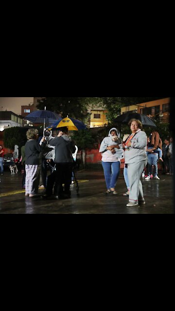 Massive Earthquake shakes Mexico city 7.1 Temblor CDMX