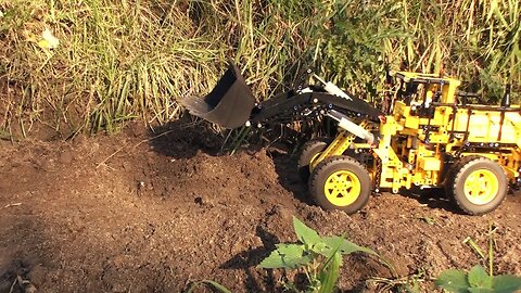 Lego Technic Volvo Wheel Loader 42030 outdoor