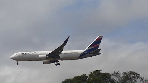 Boeing 767-300ER PT-MSY na final antes de pousar em Manaus vindo de Guarulhos 16032021
