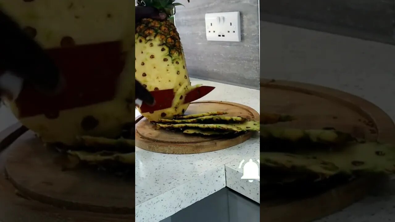 Peeling Pineapple Made Easy 😋
