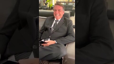 Bolsonaro ironiza beijo a William Bonner no Jornal Nacional