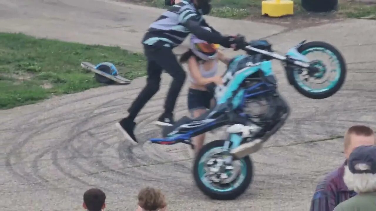 Night of fire at great lakes dragway, the motorcycle 🏍 twins tricks, spills and thrills