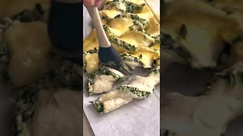 Spinach Dip Pull Apart Christmas Tree -- iamhomesteader.net