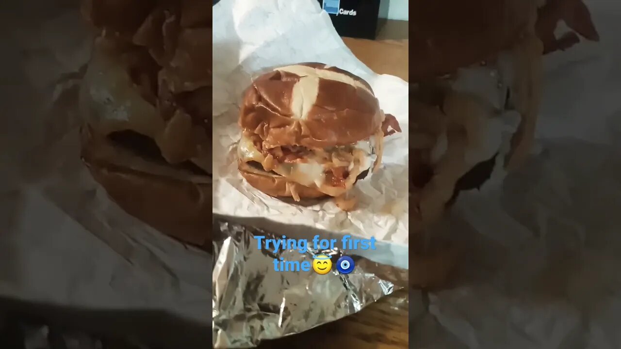 first time trying pretzel bacon pub from wendys😇🧿