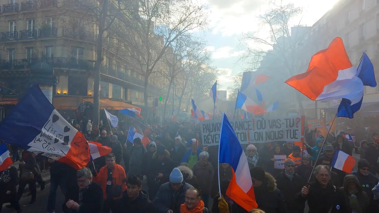 Manifestation, marche pour la paix au départ de Port Royal à Paris le 26/02/2023 - Vidéo 9