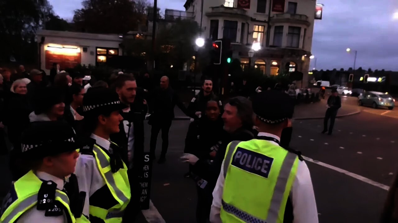 YOUR OFF DUTY WE DONT NEED YOU 13/11/2021 #METPOLICE