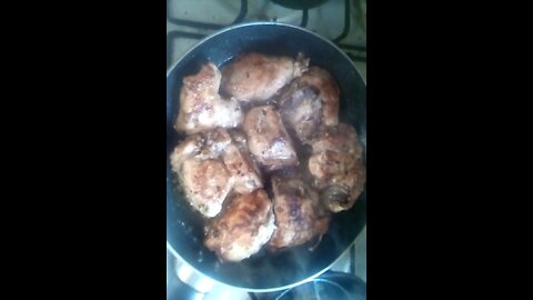 Cooking Chicken and Vibing in my Kitchen