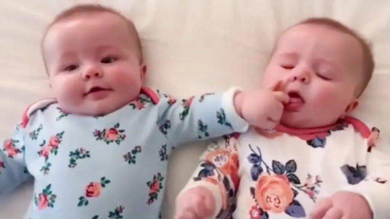 Best Videos Of Cute and Funny Twin Babies - Twins Baby Videos