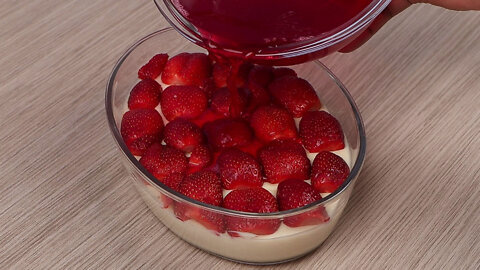 SUPER EASY STRAWBERRY DESSERT! VERY DELICIOUS AND CREAMY