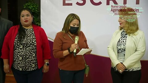 Reciben familias escrituras de sus viviendas