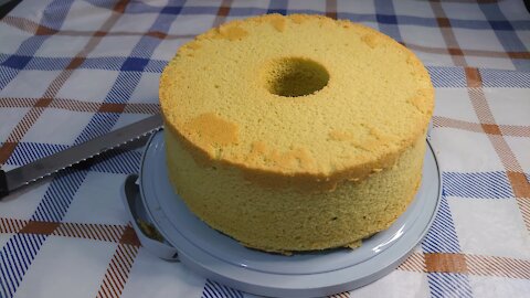 8寸潮湿斑斓戚风蛋糕 8 inch Moist Pandan Chiffon Cake