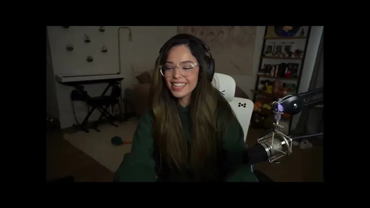 Valkyrae reaction to Fuslie Joining 100 Thieves (71 PEOPLE DIDNT CLICK!)