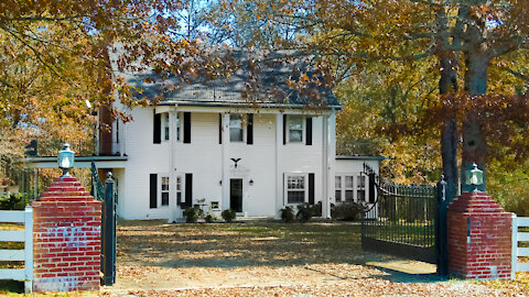 Peaceful Country Home With Plenty of Space to Stretch Out!