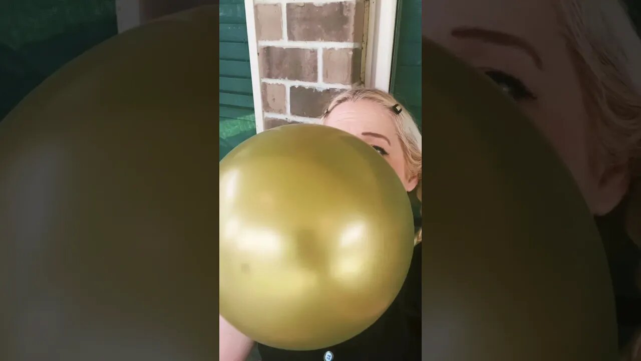 Blowing up a golden balloon #asmr #balloons