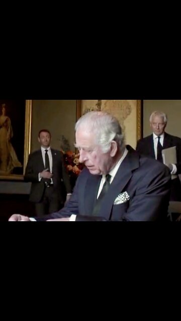 King Charles pissed off about Fountain Pen 😂😂