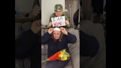 He surprised his mom in the cutest way ❤