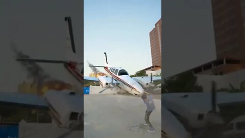 Please do not imitate the special effect video; if the plane crashes, please run away.