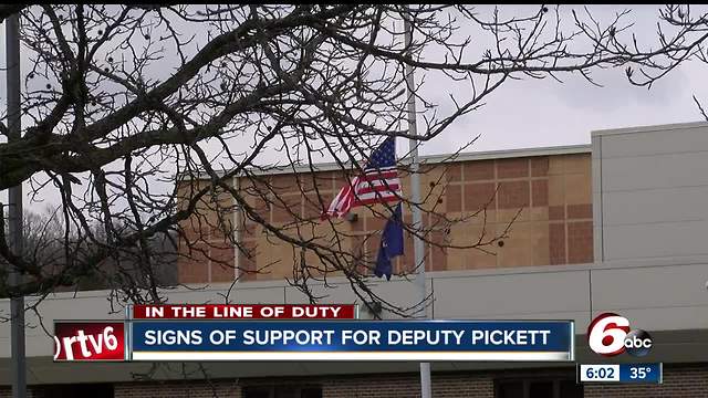 Community members honor Deputy Pickett with luminaries, notes of thanks