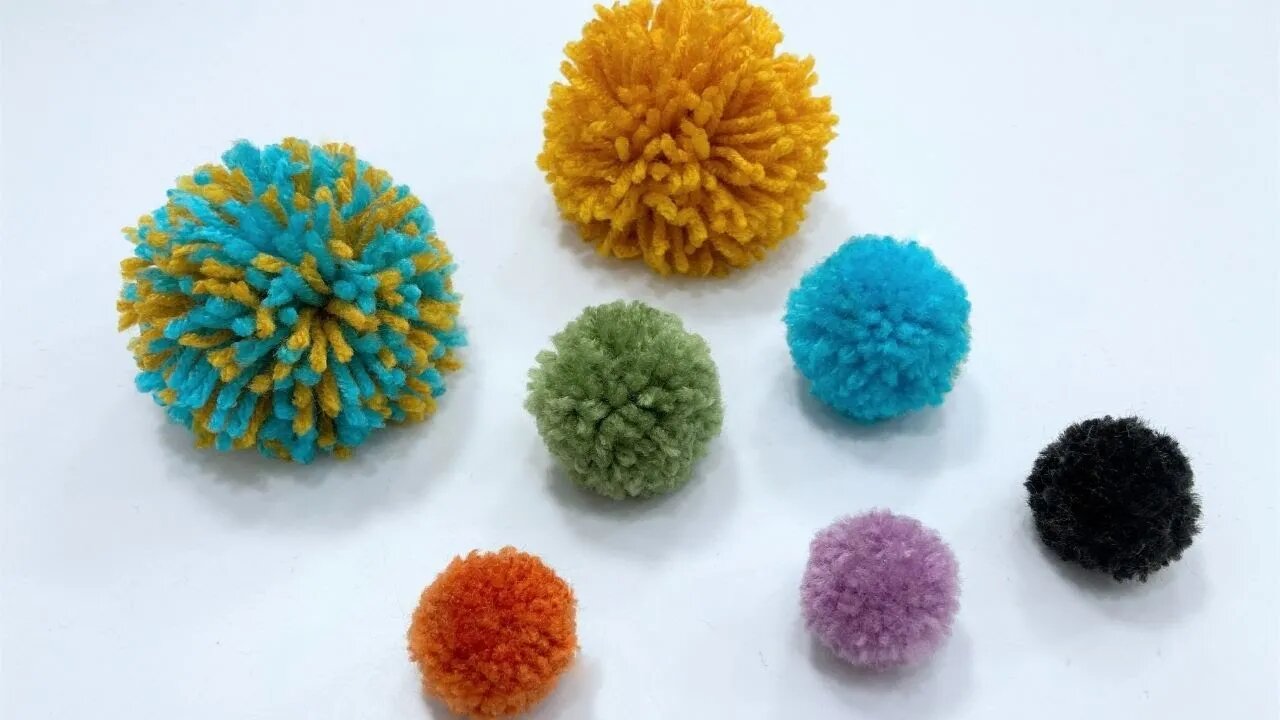 The Perfect DIY Pom Pom Tutorial // 2 Simple Methods // 3 Sizes