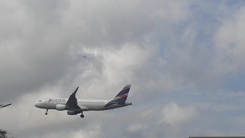 Airbus A320 PR-MYK en la aproximacion final antes de llegar a Manaus (20/07/2021)