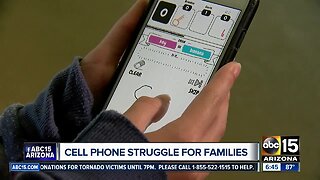 Expert recommends starting kids off with phones slowly