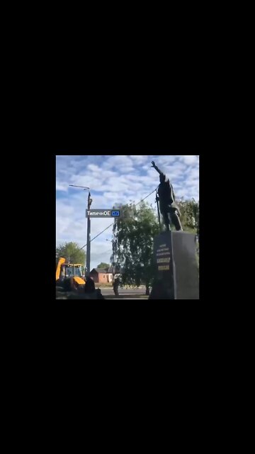 In Kharkov, Ukrainians demolished a monument to Prince Alexander Nevsky