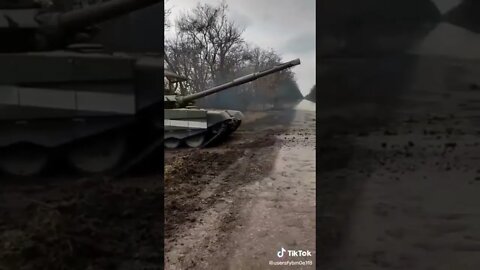 Russian tanks moving in on Ukraine nazis