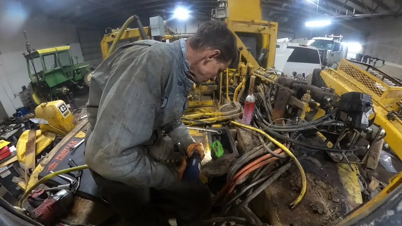 D4D Caterpillar steering clutch removal