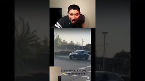 Idiot crashes car into pole 👀