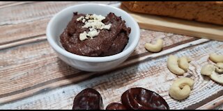 Paleo spreadable dates and cocoa cream