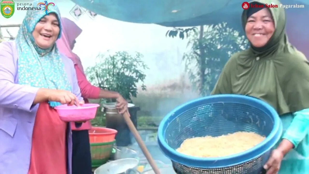 TRADISI HAJATAN PERNIKAHAN DI DESA PENGANDONAN PAGAR ALAM / HARI BEMASAK PERSEDEKAHAN BAPAK ERLAN