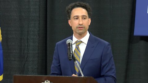 Marquette officially welcomes Shaka Smart as head coach for men's basketball