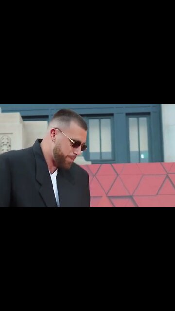 Can You Get Behind THIS Version of Travis Kelce?