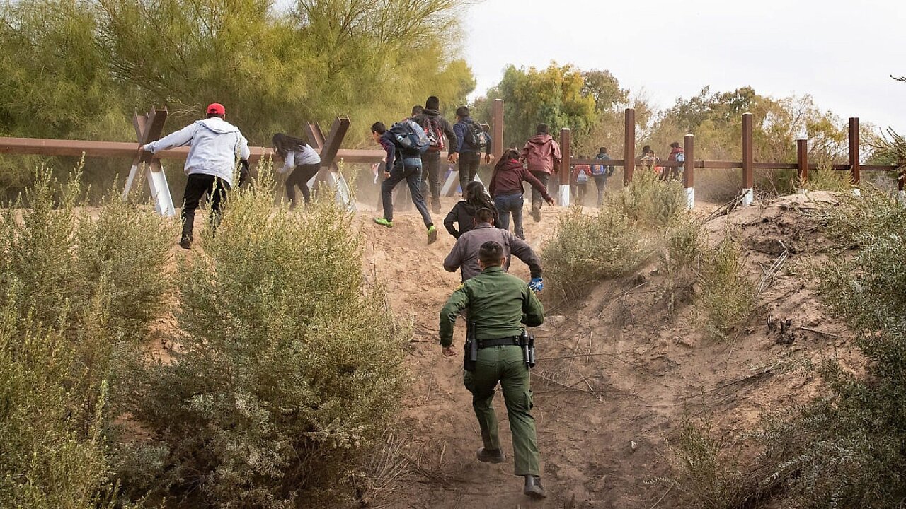 CBS Poll: 87 Percent of GOP Voters Approve of Migrant Relocations