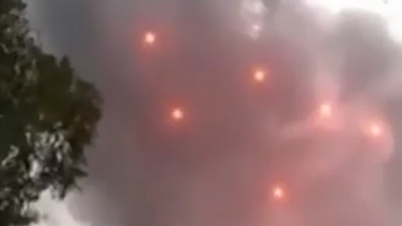 A large number of UFOs flying in red light [Space]